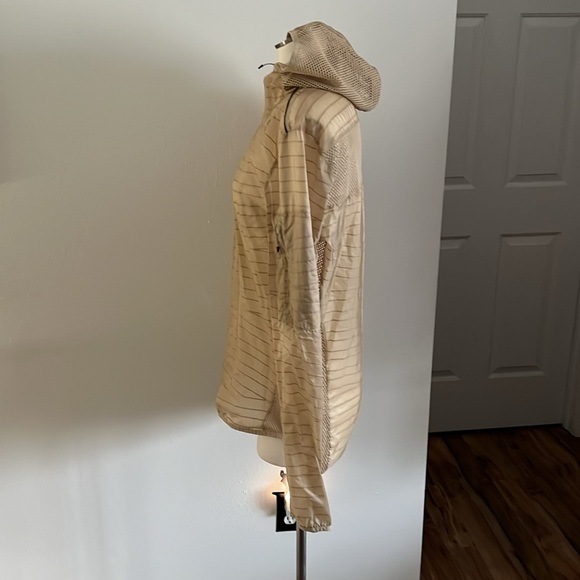 M - Adidas Beige Windbreaker Jacket for Men - Picture 3 of 11